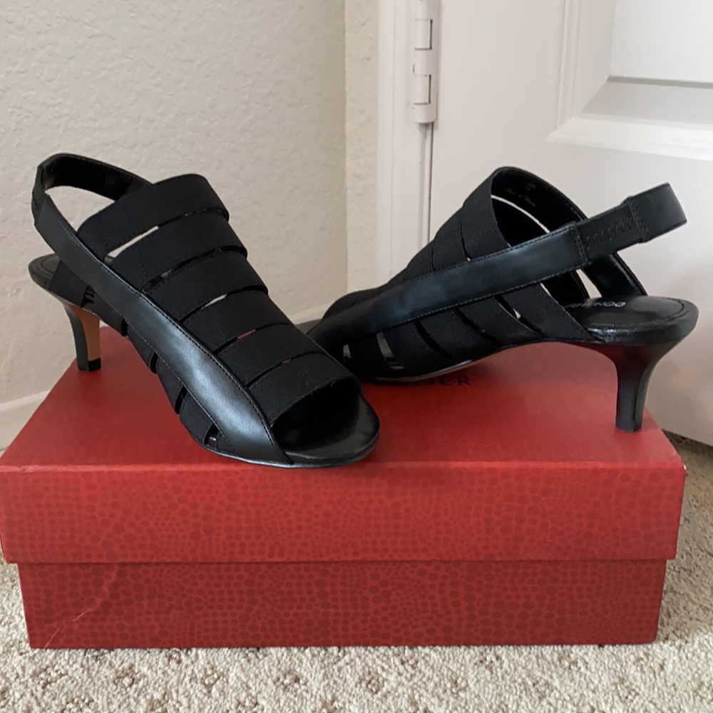 Donald Pliner Black Slingback Sandal Kail 6M with Elastic Band and Kitten Heel